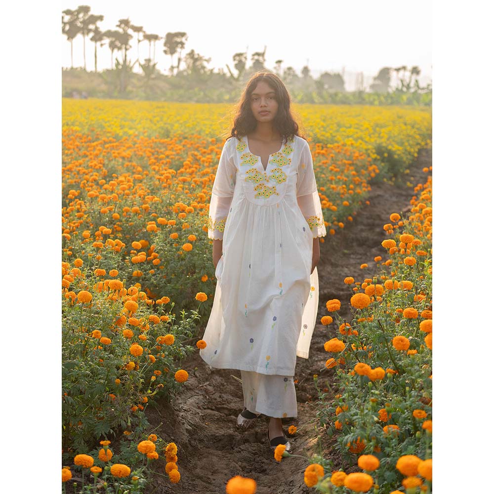 Label Earthen Ivory Embroidery Detailing Kurta and Trouser (Set of 2)