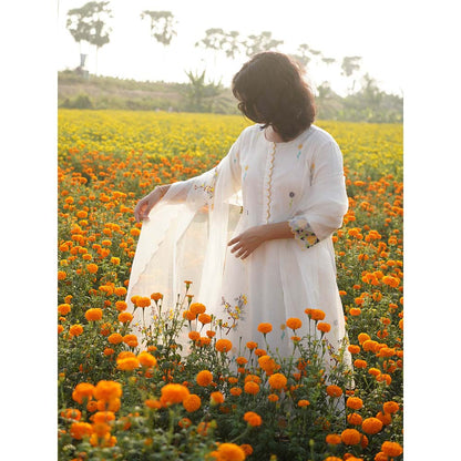 Label Earthen Ivory Embroidery Detailing Kurta and Trouser (Set of 2)