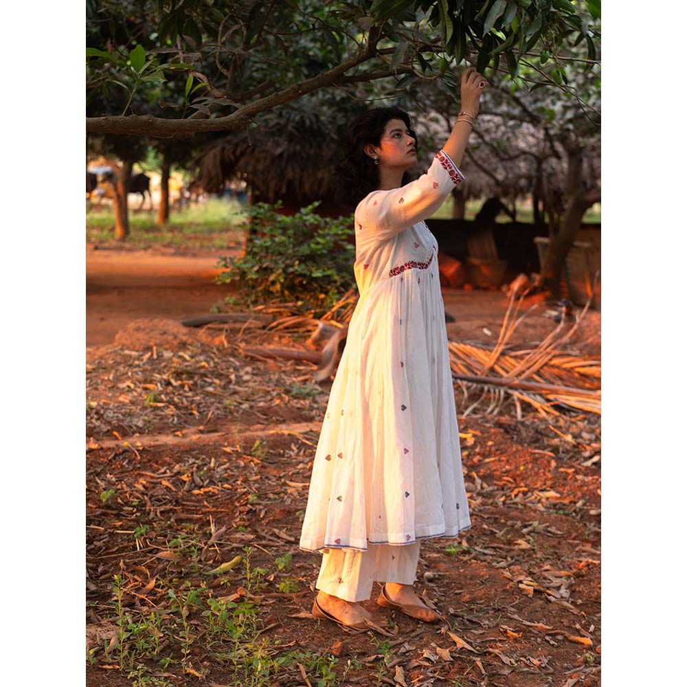 Label Earthen Ivory Kalidaar Kurta With Embroidery Detailing and Trouser (Set of 2)