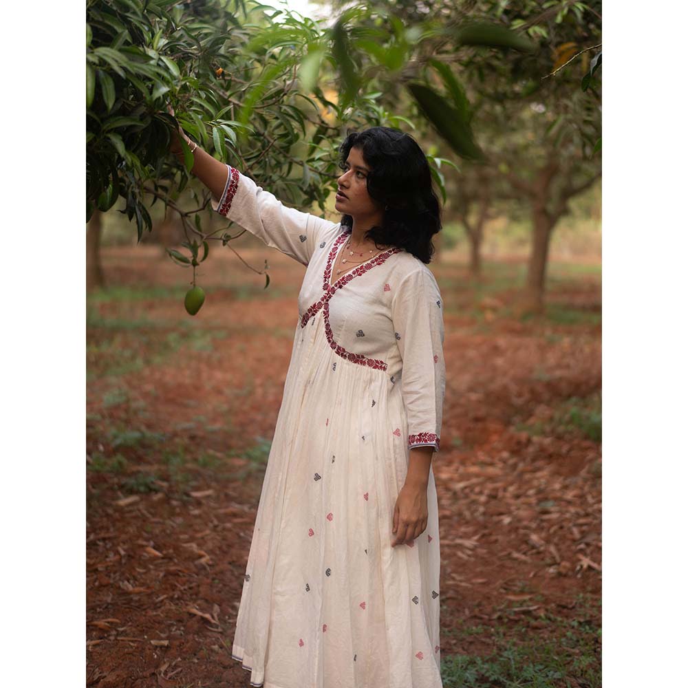 Label Earthen Ivory Kalidaar Kurta With Embroidery Detailing and Trouser (Set of 2)