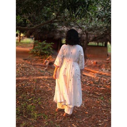 Label Earthen Ivory Kalidaar Kurta With Embroidery Detailing and Trouser (Set of 2)