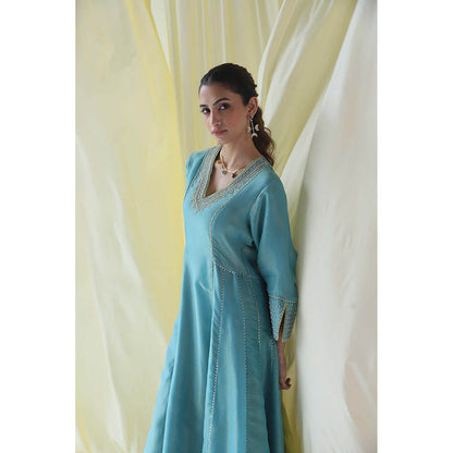 LABEL NAARITI Turquoise Embroidered Rivkah Kurta with Pant and Dupatta (Set of 3)