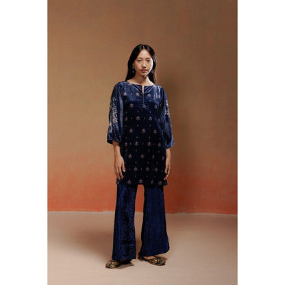 LABEL NAARITI Oshi Blue Kurta With Pant
