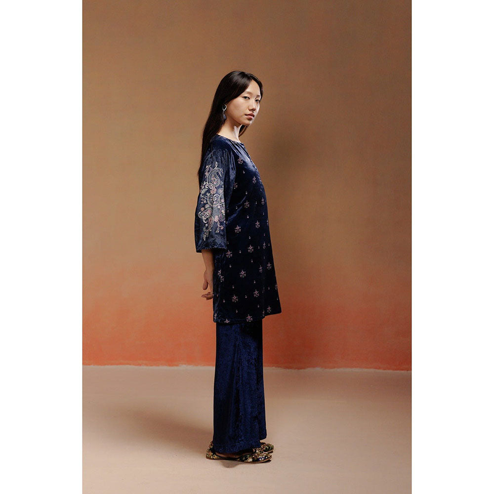LABEL NAARITI Oshi Blue Kurta With Pant