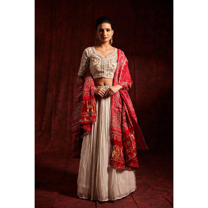 Label Gayatri Bishnoi White Sukh Bandani Lehenga with Blouse and Dupatta (Set of 3)