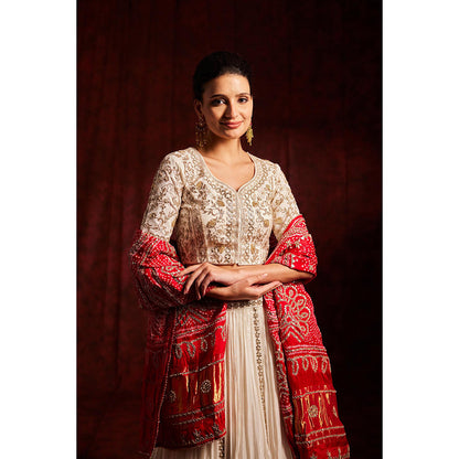 Label Gayatri Bishnoi White Sukh Bandani Lehenga with Blouse and Dupatta (Set of 3)