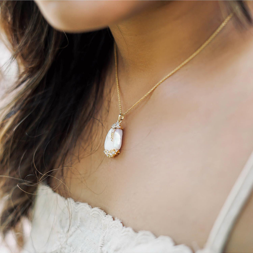 La marque-M White Diamond Engraved Pearl Necklace