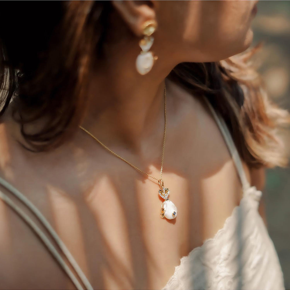 La marque-M White Fishie Diamond Necklace