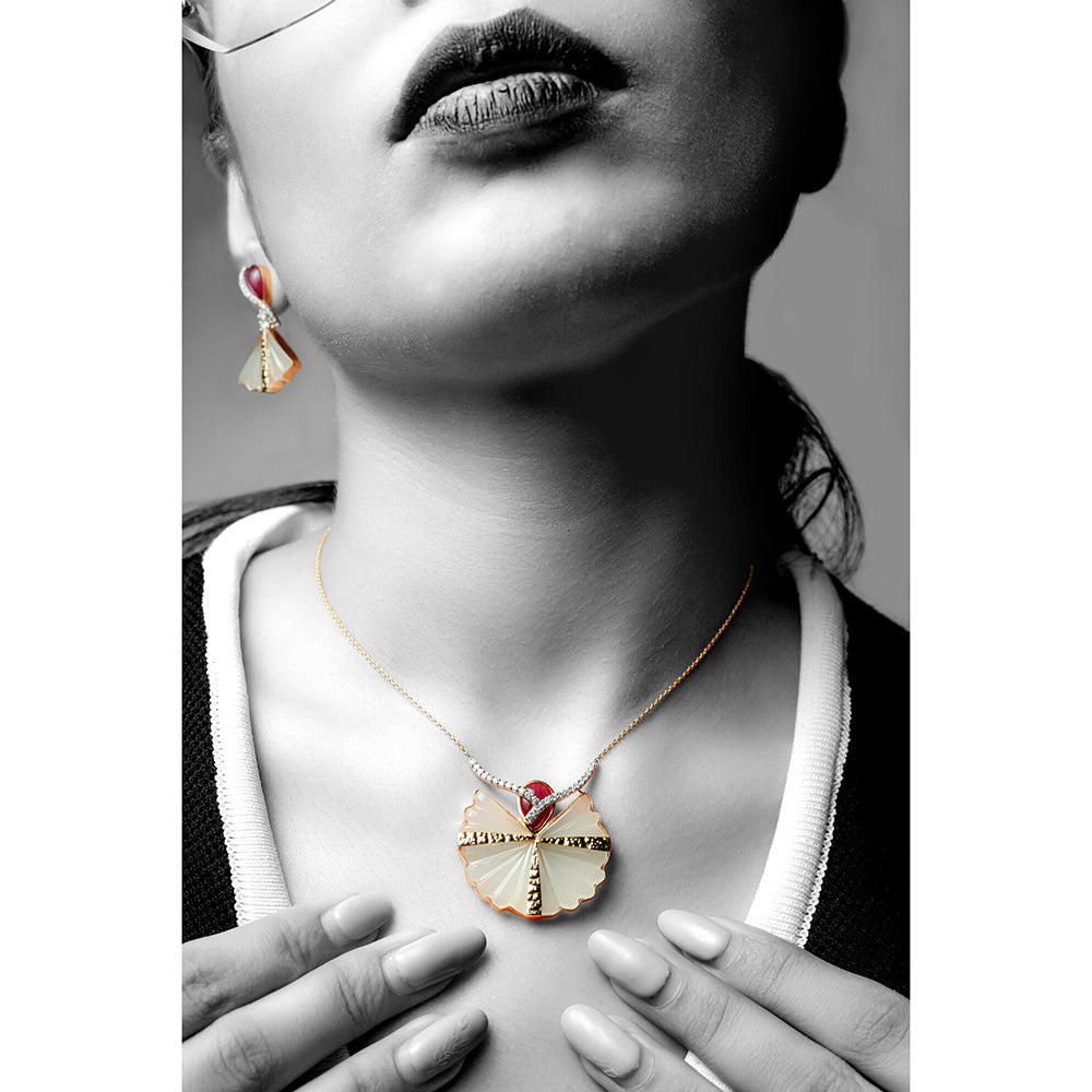 La marque-M White Fan Diamond Necklace