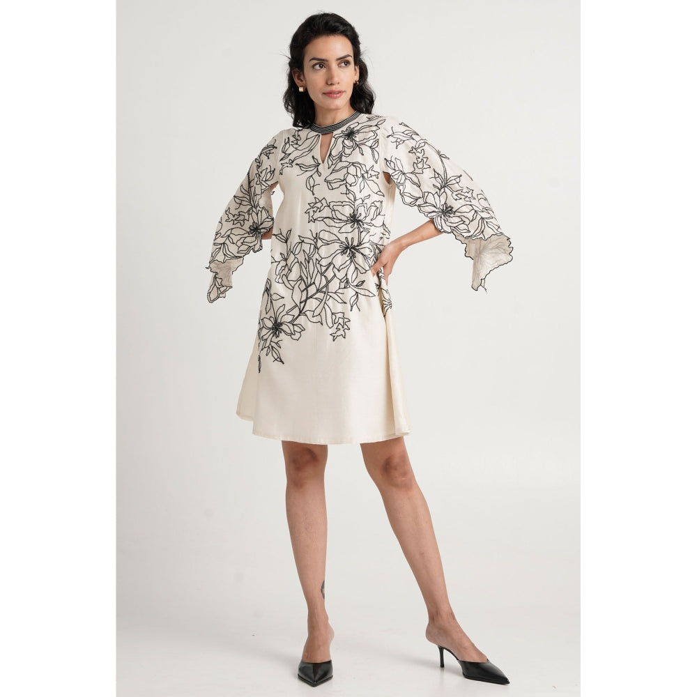 MADDER MUCH Leo Knee Length Dress - White