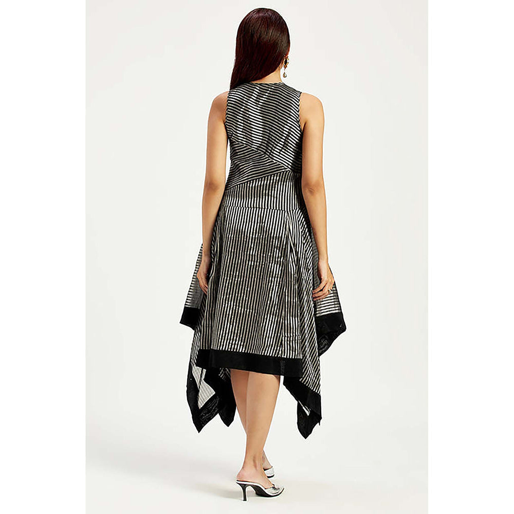 MADDER MUCH Winona - The Twirling Lines Midi Dress