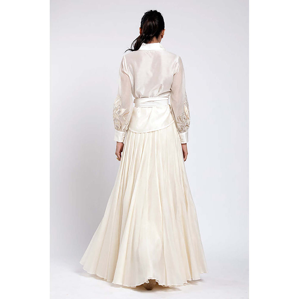 MADDER MUCH White Cotton V-Neck Solid/Plain Top With Skirt
