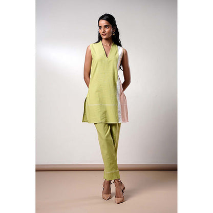 MADDER MUCH Cotton Green V-Neck Solid/Plain Tunic With Pant Co-Ord's