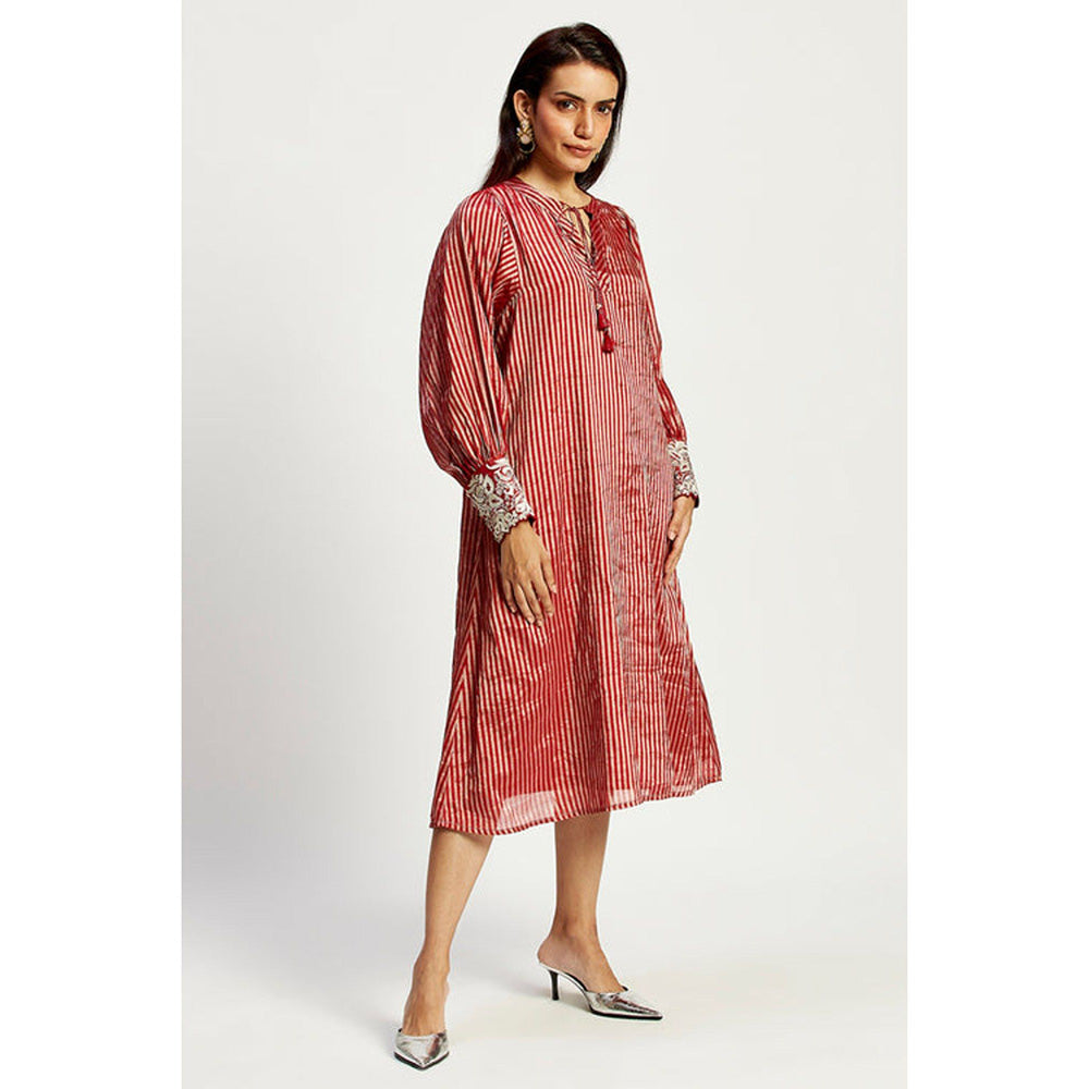 MADDER MUCH Flynn - Modest Shift Midi Dress