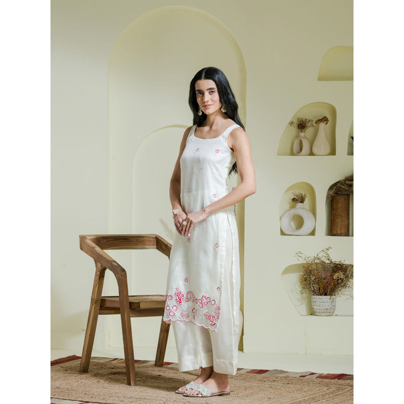 Maive White Pink Hand Embroidered Kurta Pant with Dupatta (Set of 3)