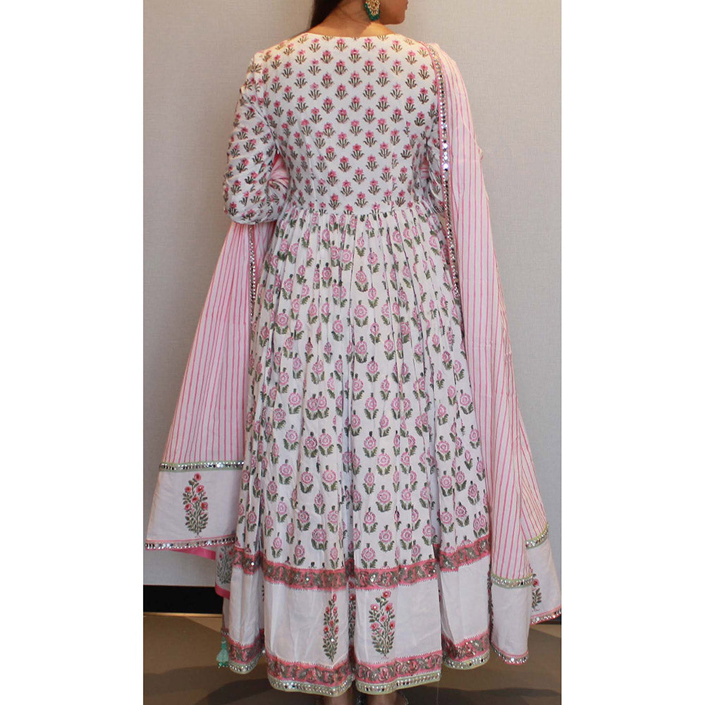 MALIKA GUPTA Mrunali Floral Print Anarkali with Pant and Dupatta Potli (Set of 4)