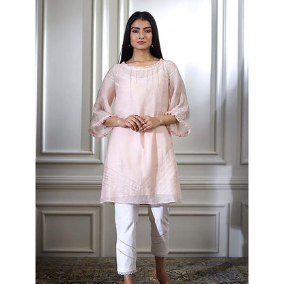 MANDIRA WIRK Women Chanderi Peach Kurta with Pant and Dupatta