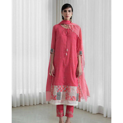 MANDIRA WIRK Women Mulmul Pink Kurta with Pant and Dupatta