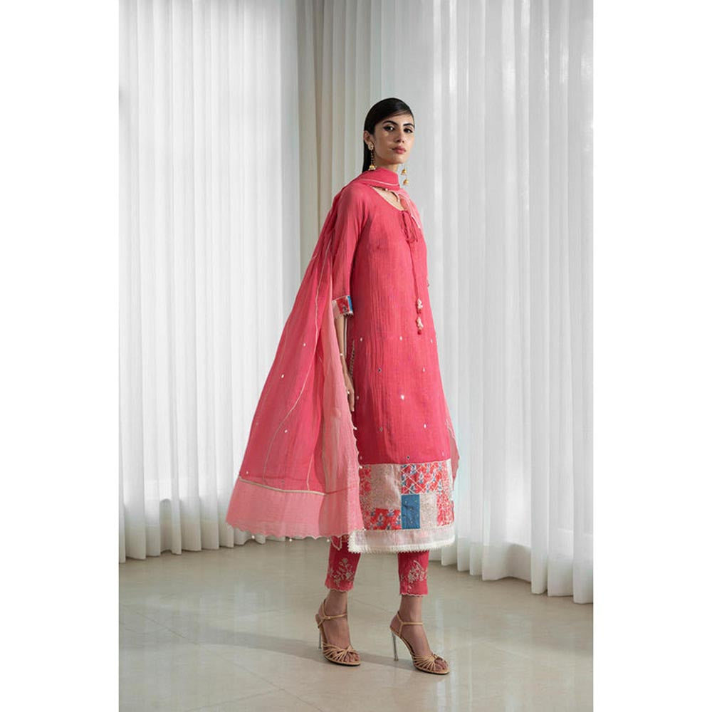 MANDIRA WIRK Women Chanderi Pink Kurta with Pant and Dupatta