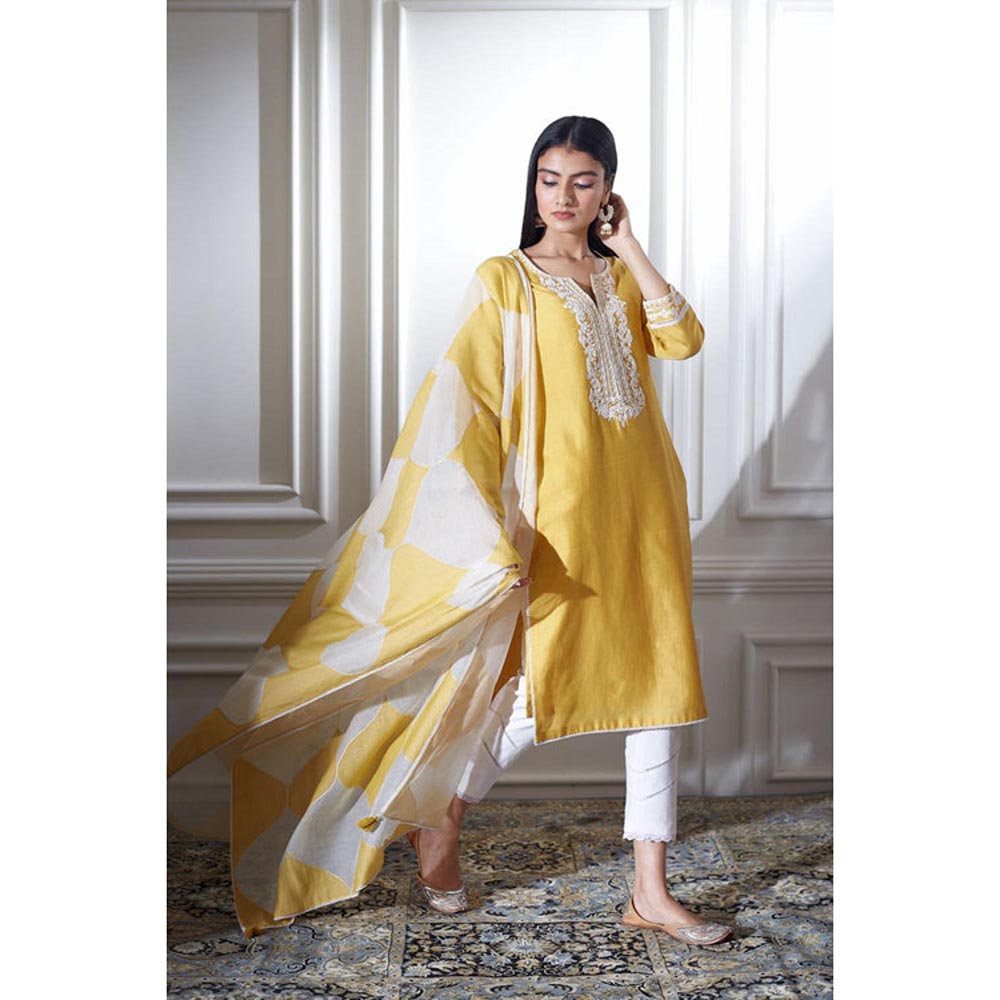 MANDIRA WIRK Women Chanderi Yellow Kurta with Pant and Dupatta
