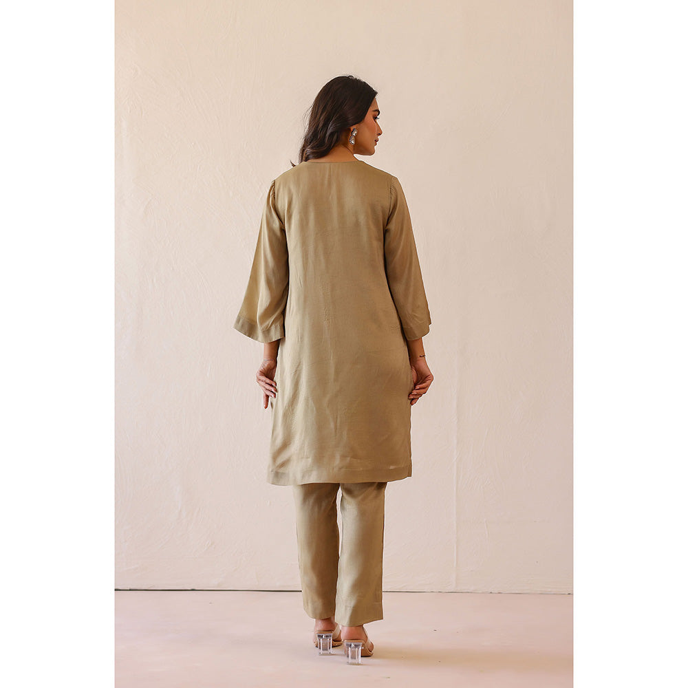 Masoomm Sage Green Lily Embroidered Kurta and Pant (Set of 2)