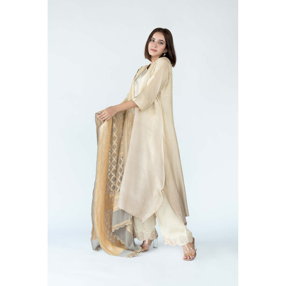 Meghna Panchmatia Ivory Ombre Kurta with Bandhej Dupatta (Set of 2)