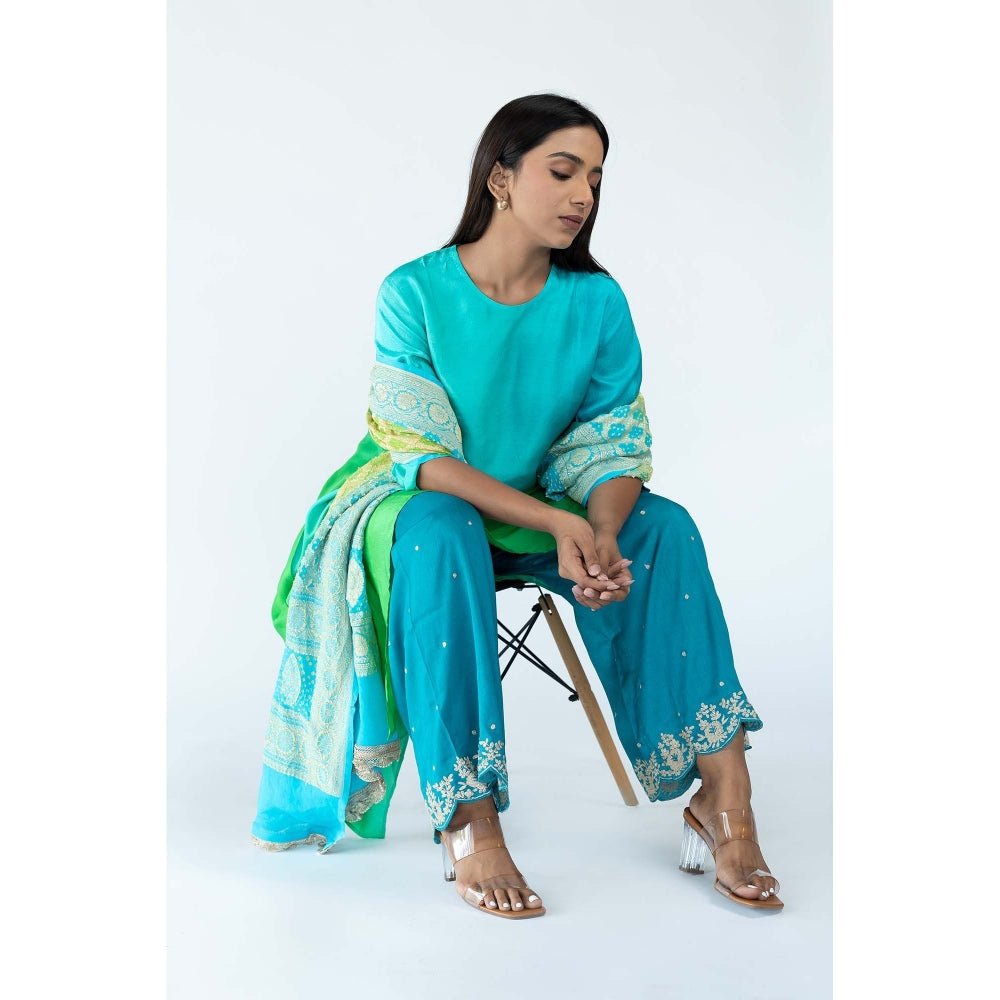 Meghna Panchmatia Green Peacock Ombre Kurta with Bandhej Dupatta (Set of 2)