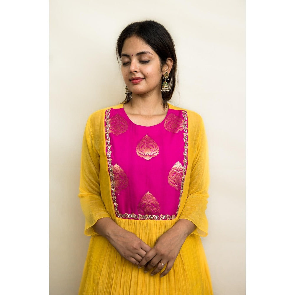MITHI SUPARI Mango and Pink Basanti Kurta with Pant (Set of 2)