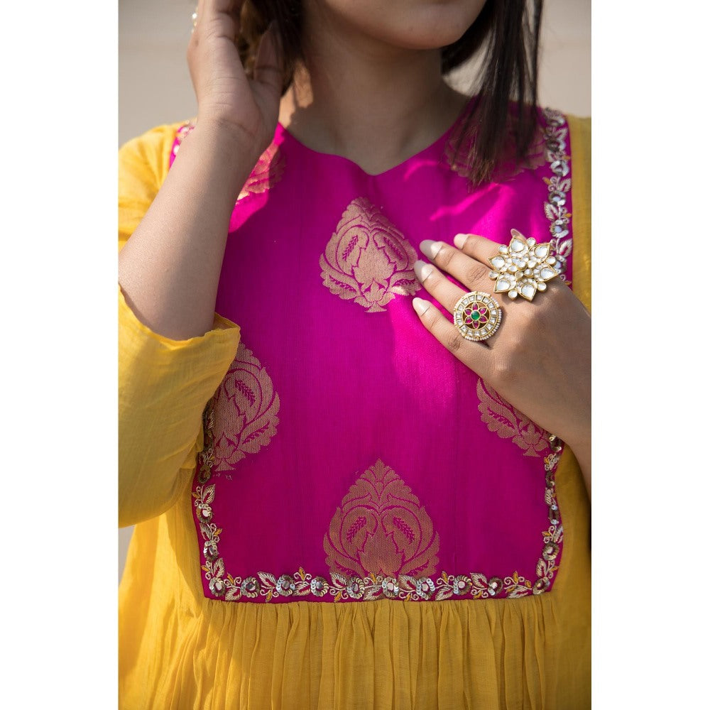 MITHI SUPARI Mango and Pink Basanti Kurta with Pant (Set of 2)