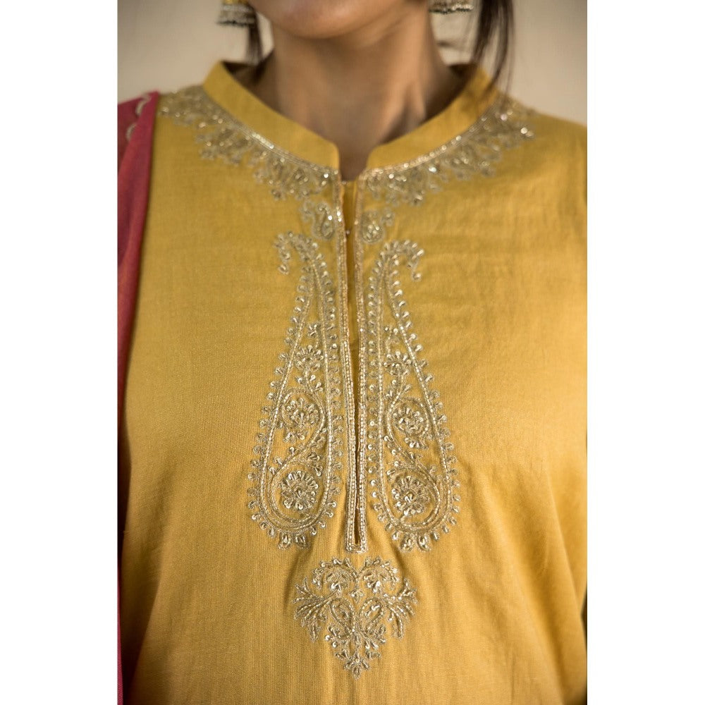 MITHI SUPARI Beige India Embroidered Kurta with Pant and Dupatta (Set of 3)