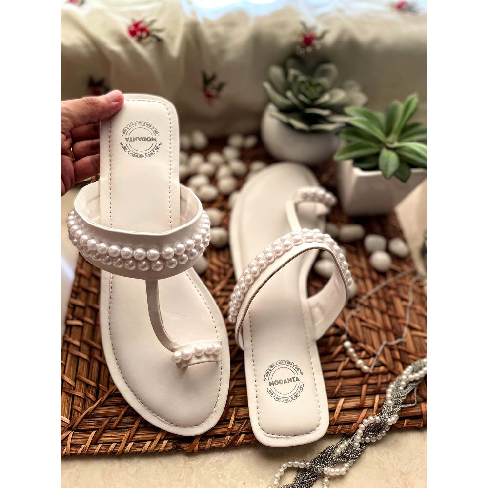 Modanta White Pearl Kolhapuris