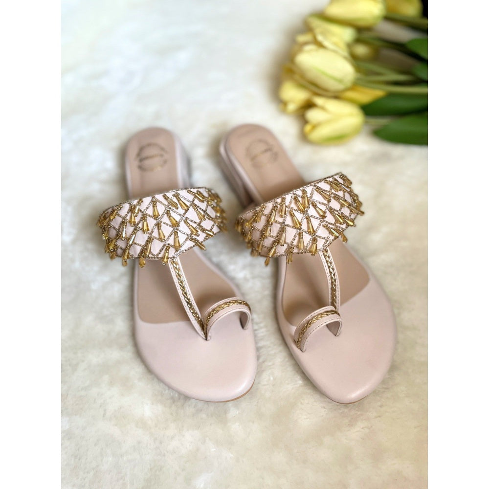 Modanta Latkan Beige Kolhapuris