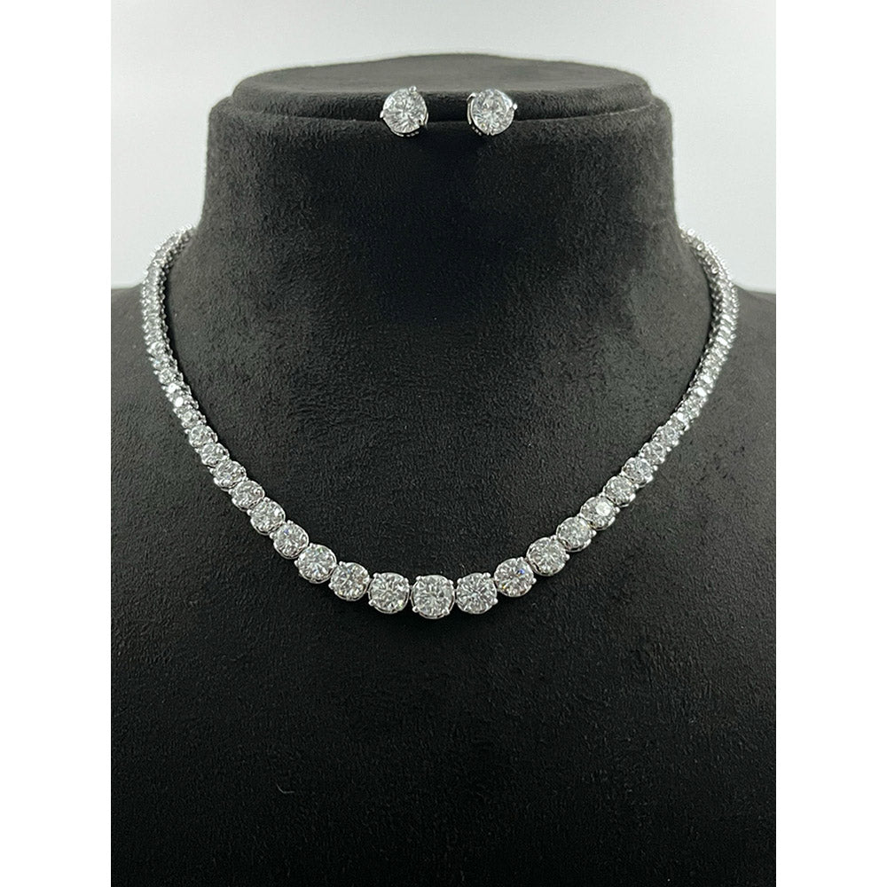 Mon Tresor Big Graded Solitaire Necklace with Pair of Earrings With Solitaire Studs - White