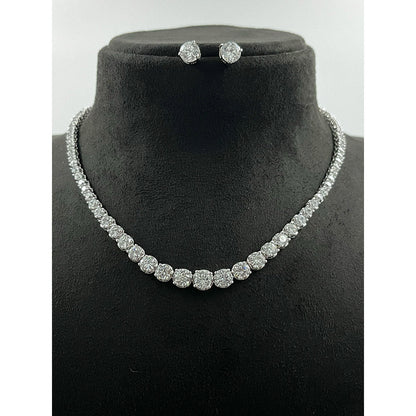 Mon Tresor Big Graded Solitaire Necklace with Pair of Earrings With Solitaire Studs - White