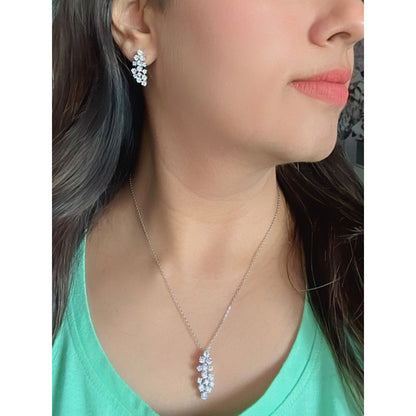 Mon Tresor Leaf Shaped Pendant Necklace with Pair Of Earrings Cluster Of Round Diamonds - White