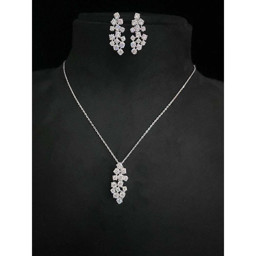 Mon Tresor Leaf Shaped Pendant Necklace with Pair Of Earrings Cluster Of Round Diamonds - White