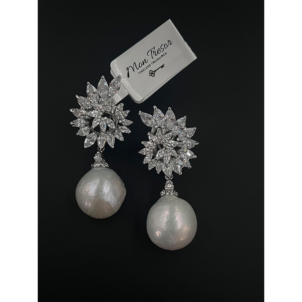 Mon Tresor Detachable Spiral Top With Baroque Pearl Drop Earrings - White