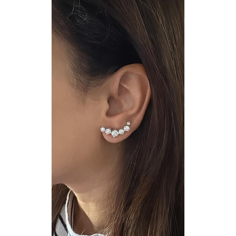 Mon Tresor White Graded Round Lobe Earring