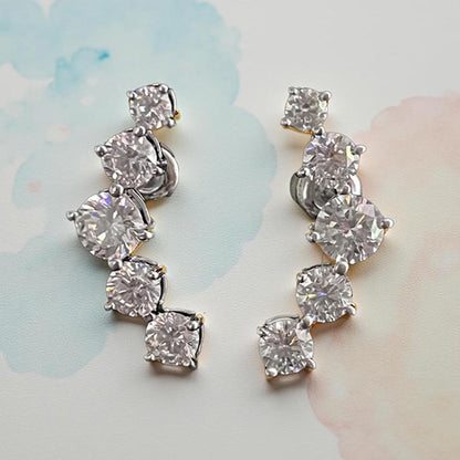 Mon Tresor White Graded Round Lobe Earring