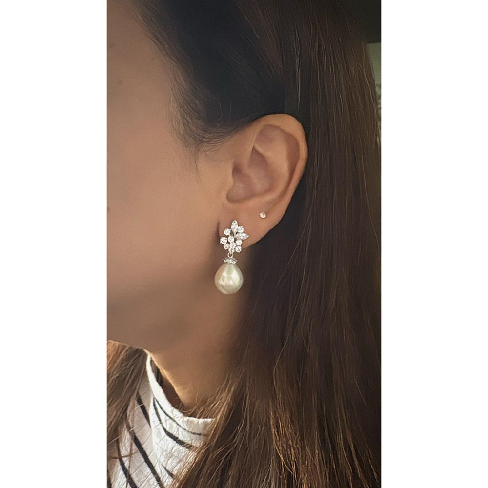 Mon Tresor White Diamond Cluster With Pearl Drop