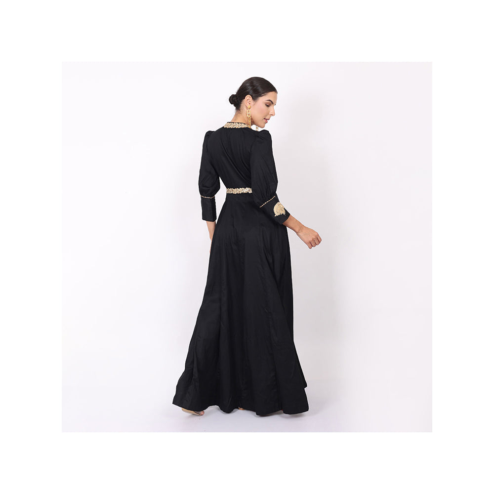 NAMAH BY PARUL MONGIA Black Embroidered Slit Kurta and Pant (Set of 2)
