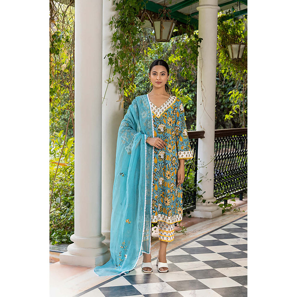 Naseebo Amber Grace Kurta With Pant And Dupatta