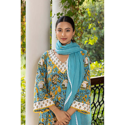 Naseebo Amber Grace Kurta With Pant And Dupatta