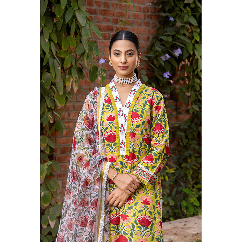 Naseebo Spring Yellow Glow Kurta And Pant With Dupatta Set