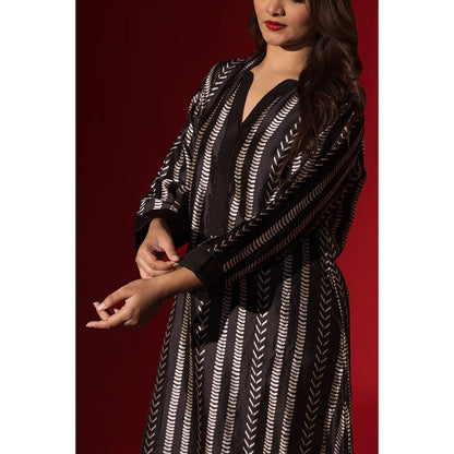 Naseebo Linear Rhythm Ebony Black Silk Kurta and Pant