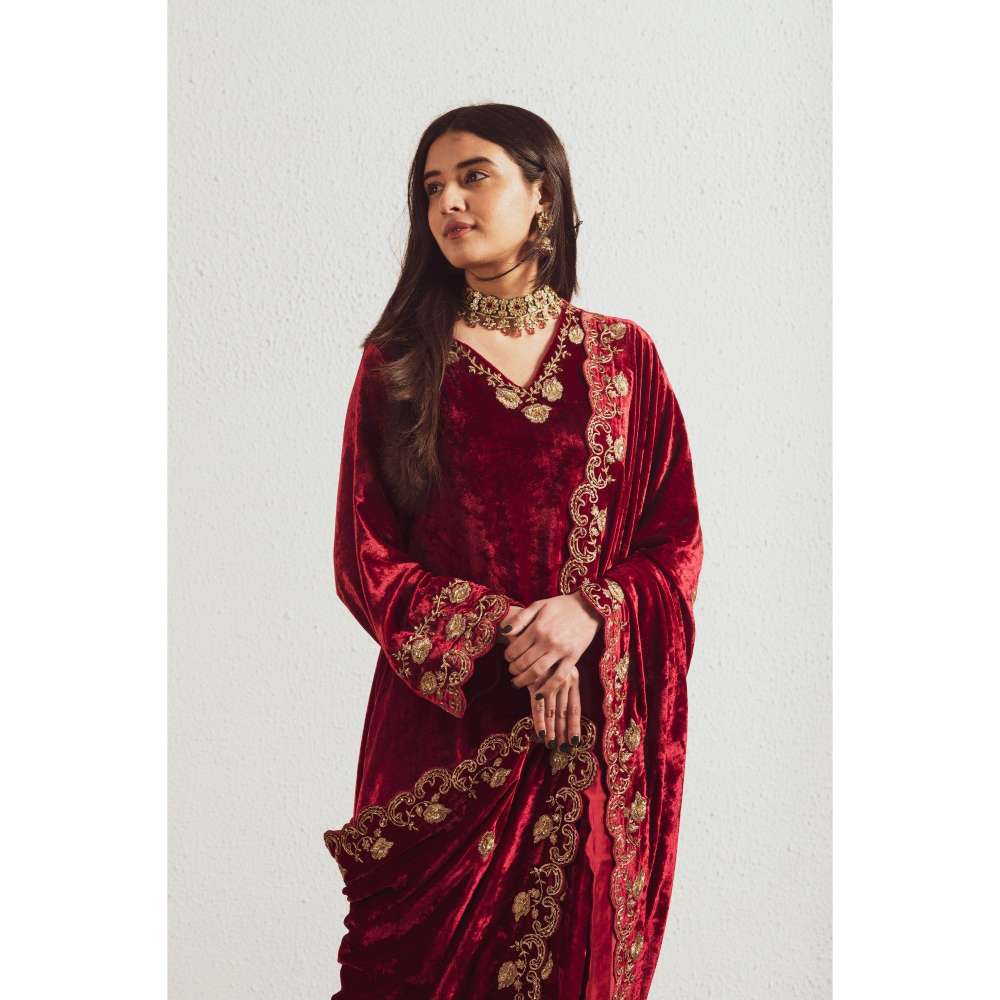 Neelu Sethi Embroidered Velvet Kurta and Pant With Dupatta (Set of 3)
