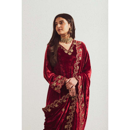 Neelu Sethi Embroidered Velvet Kurta and Pant With Dupatta (Set of 3)