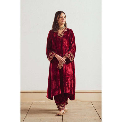 Neelu Sethi Embroidered Velvet Kurta and Pant With Dupatta (Set of 3)