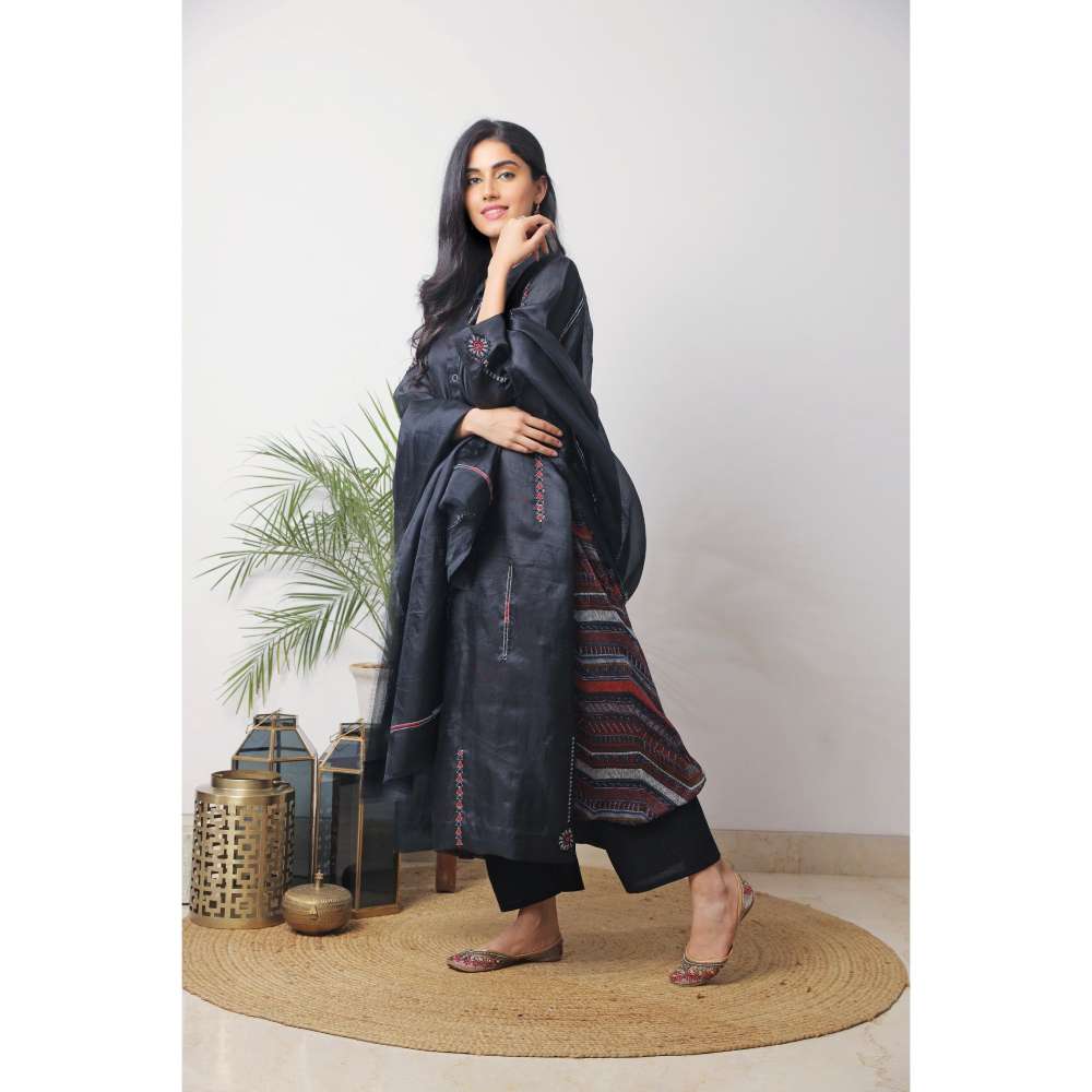 Neelu Sethi Black Embroidered Organza Kurta With Cotton Satin Pant and Dupatta (Set of 3)