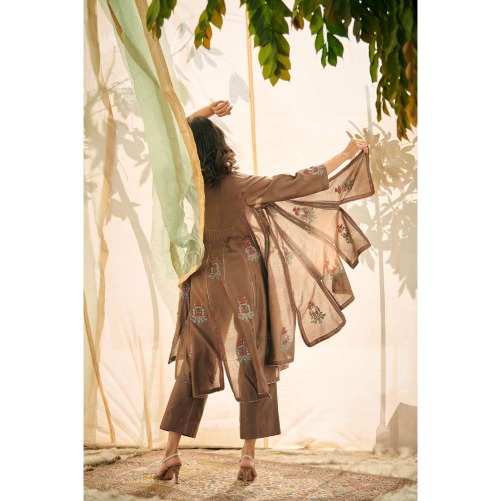 Neelu Sethi Chanderi Hand And Machine Embroidery Blouse And Pant with Cape (Set of 3)
